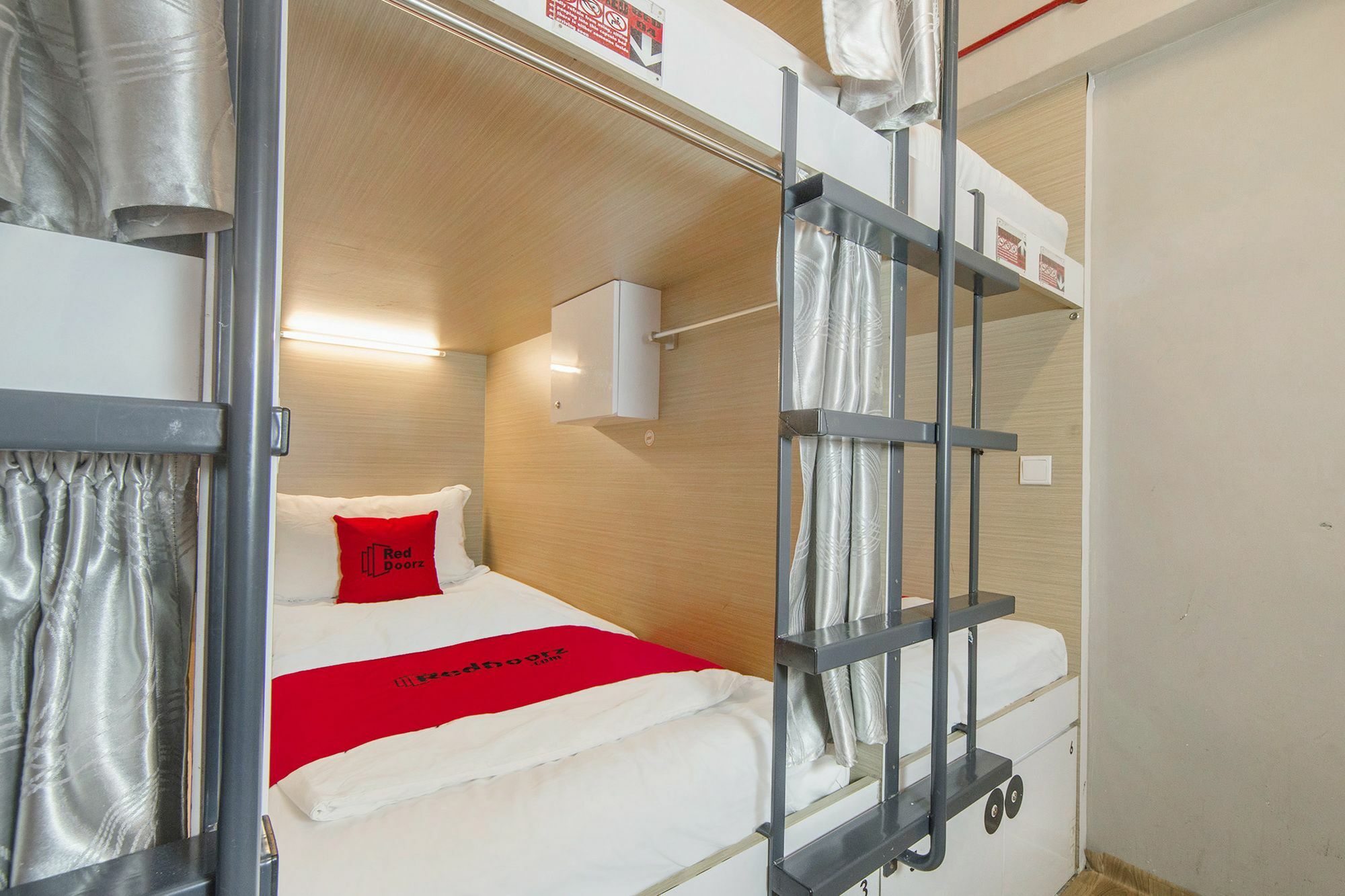 Reddoorz Hostel @ Jalan Besar Singapur Dış mekan fotoğraf